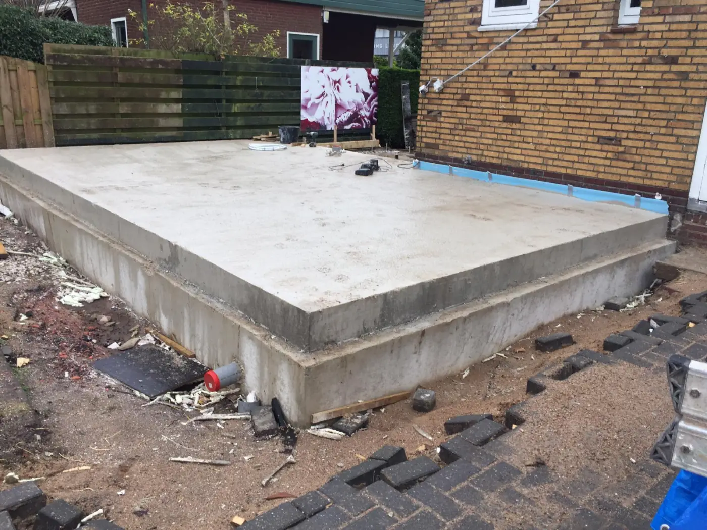 Gestorte betonnen fundering en vloer van een aanbouw door PersianTop