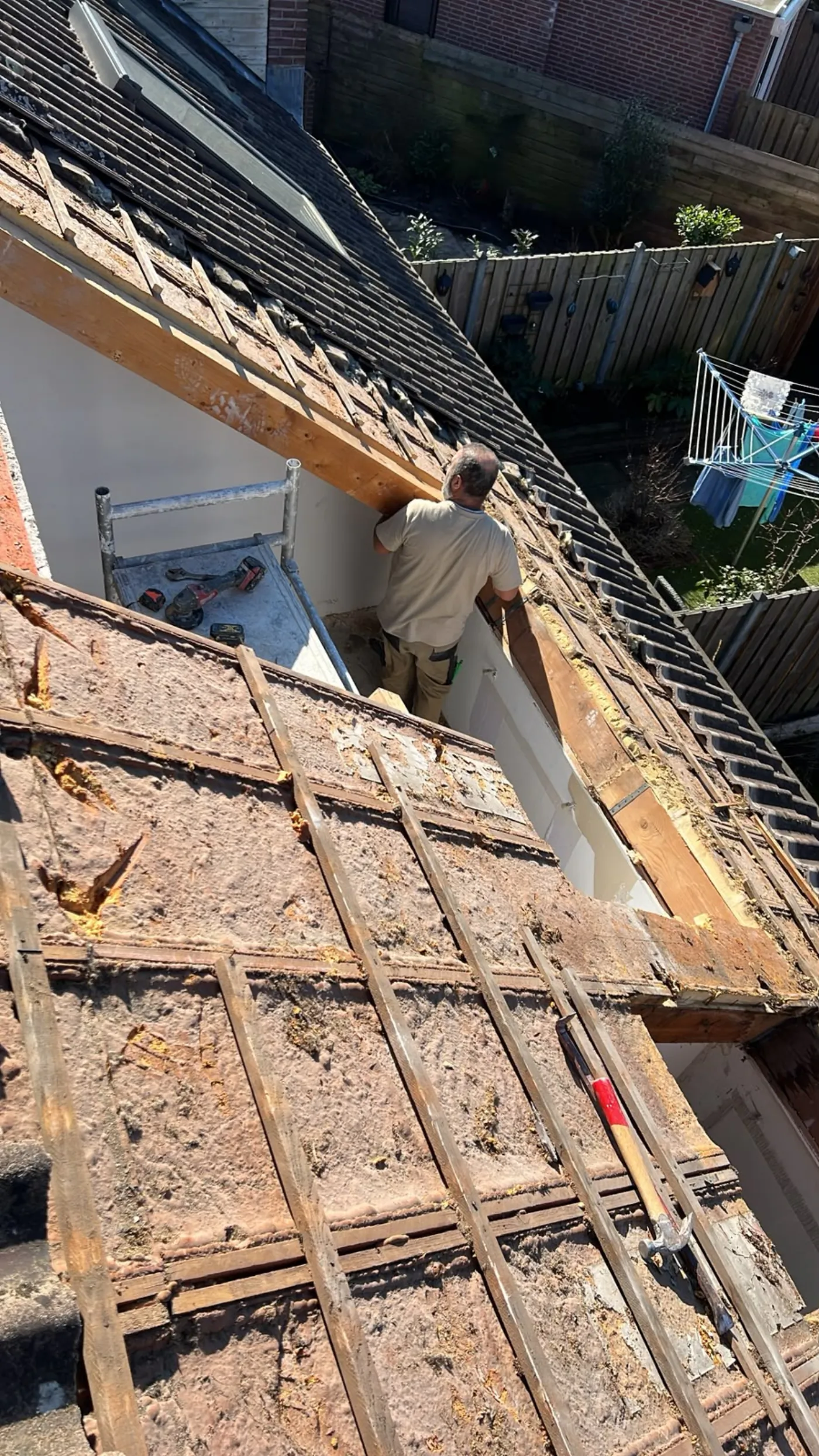 Renovatie van een dak met nieuw dakbeschot door PersianTop
