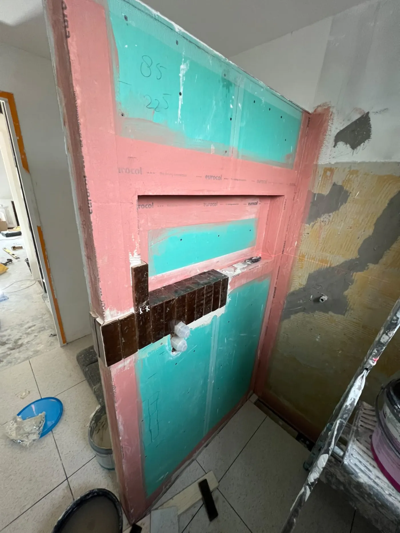 Waterdichting en tegelwerk van een douche door PersianTop