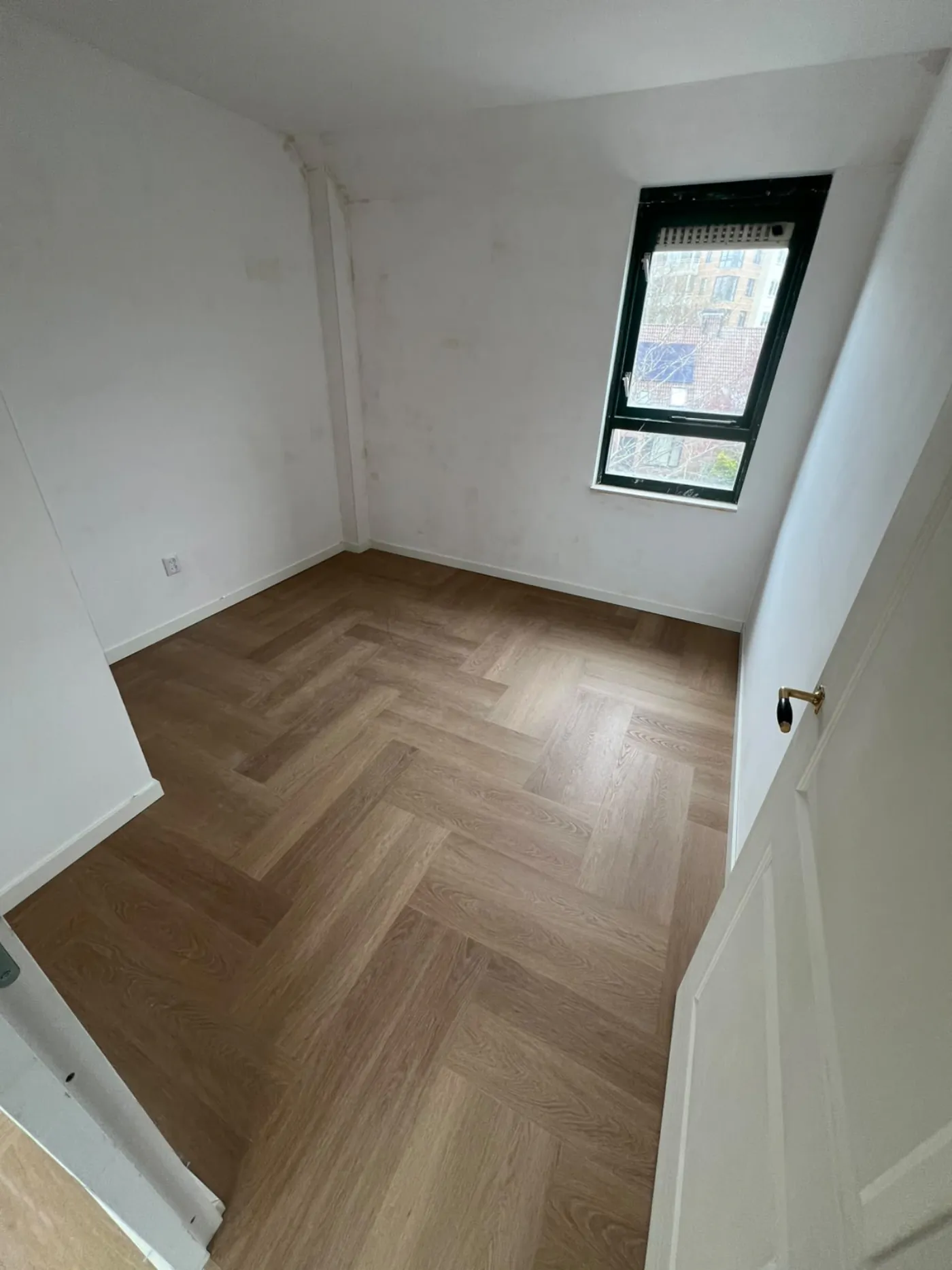 Afgewerkte visgraat vloer door PersianTop